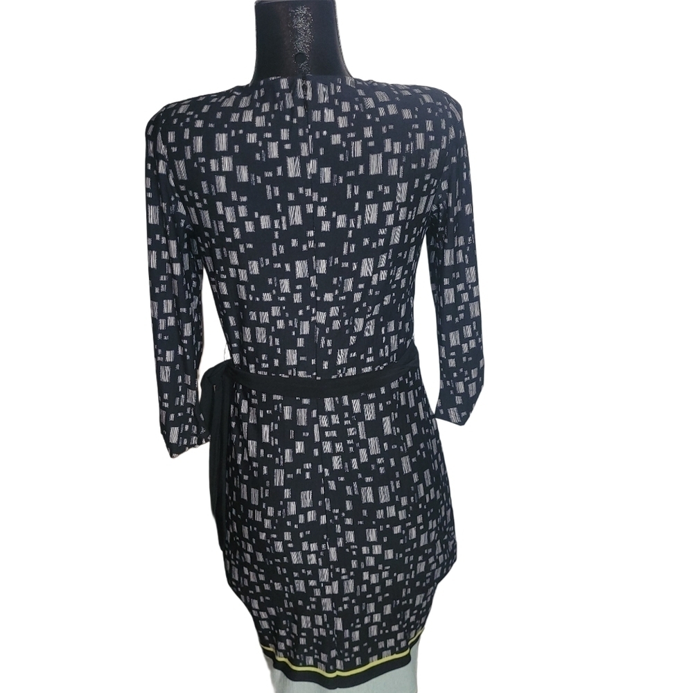Le Chateau Black and White Patterned Wrap Style Dress M - Picture 5 of 6